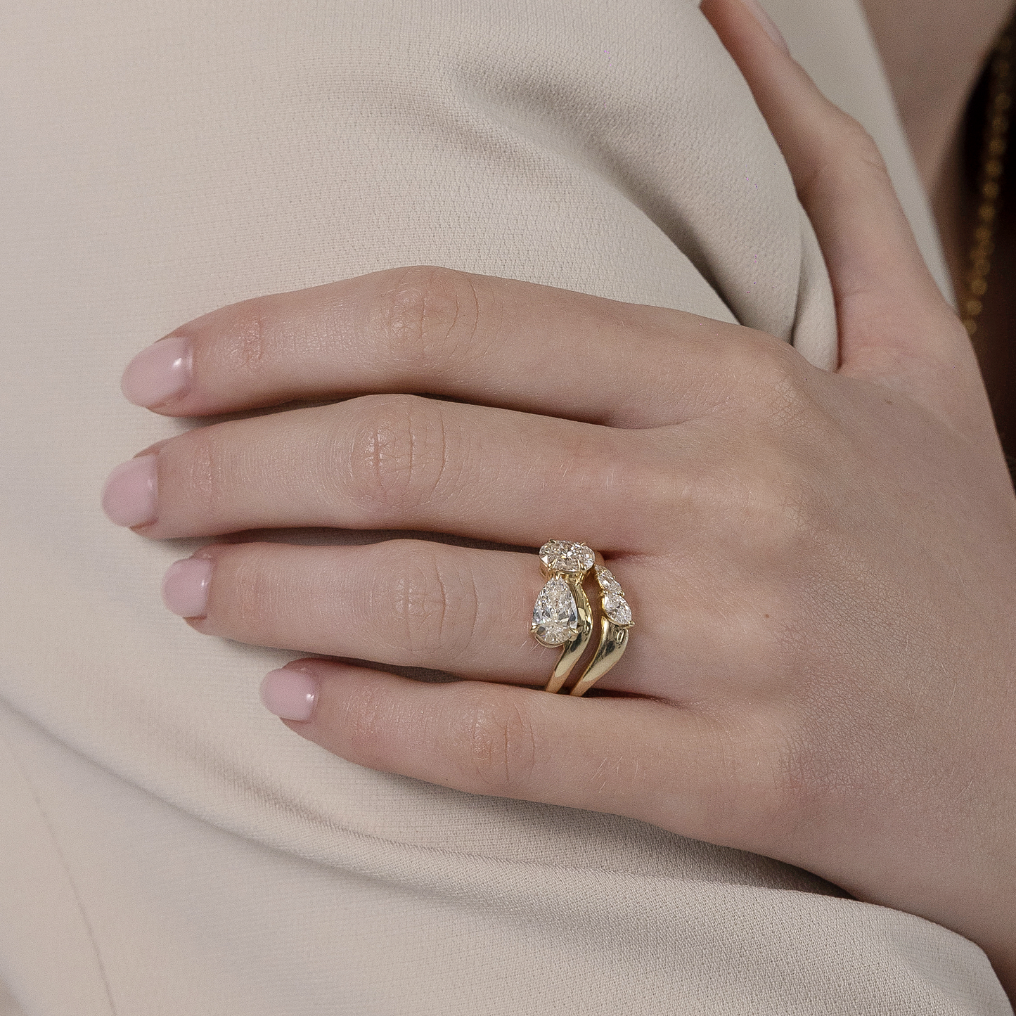 The Vivienne Ring - Oval and Pear Curved Toi et Moi