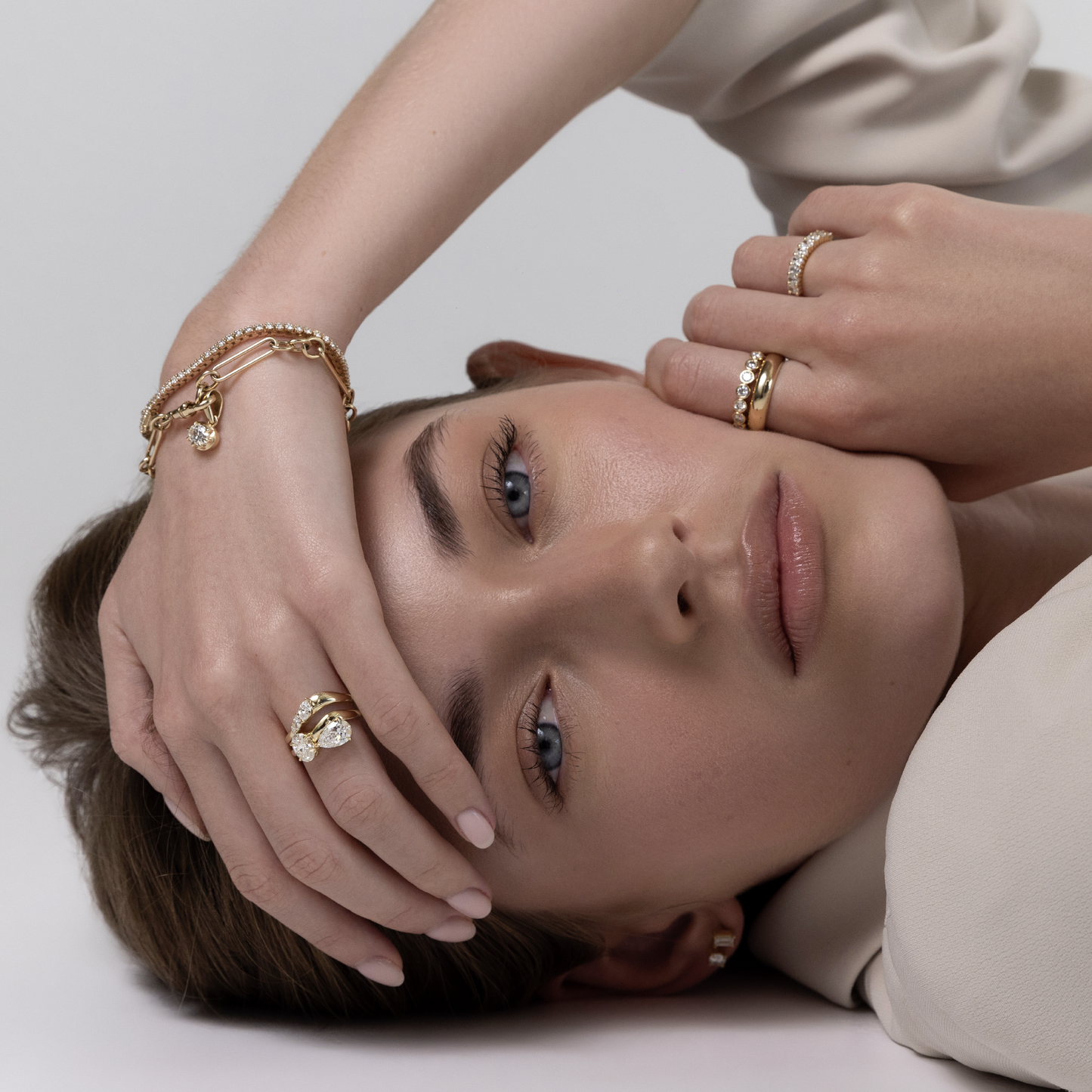 The Vivienne Ring - Oval and Pear Curved Toi et Moi