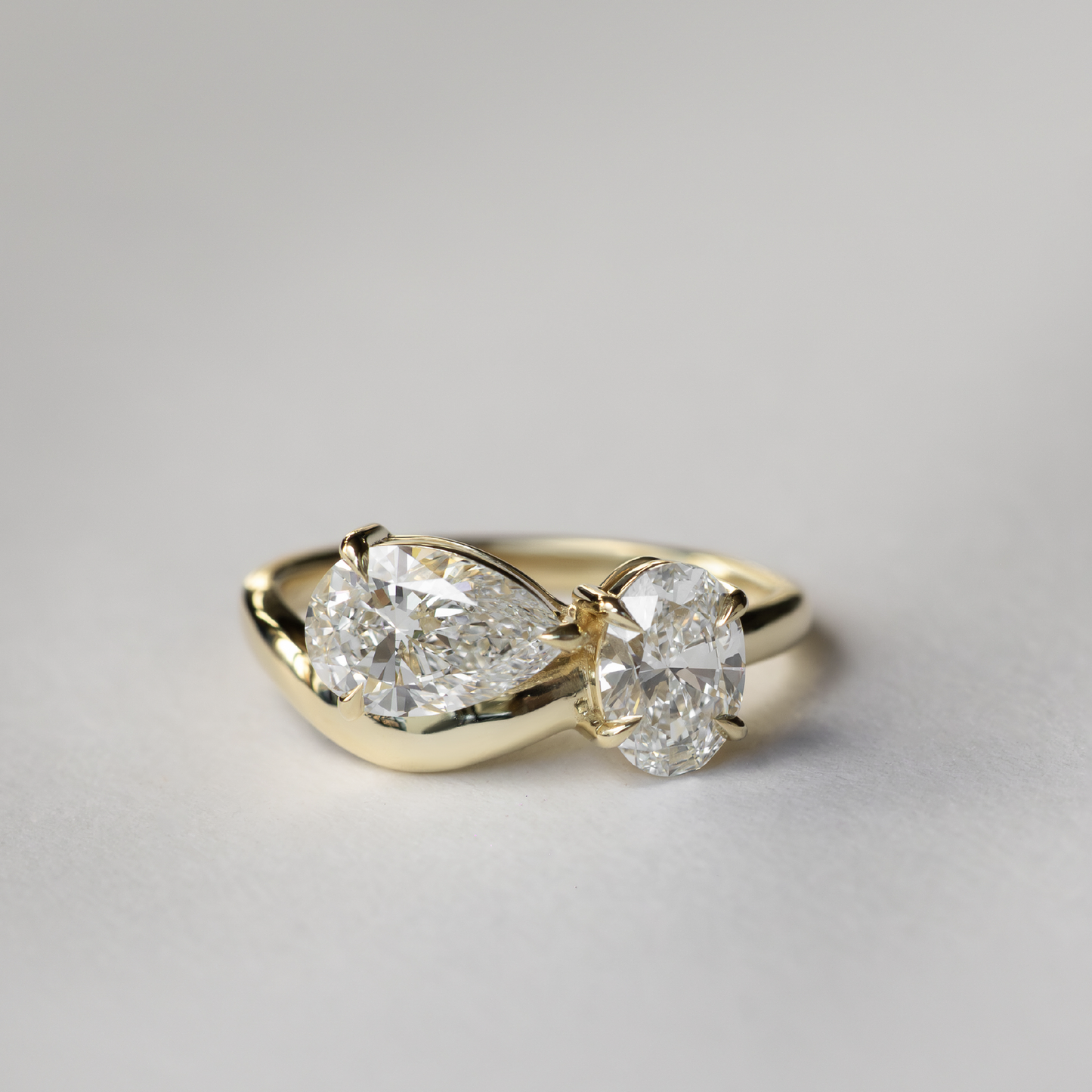 The Vivienne Ring - Oval and Pear Curved Toi et Moi