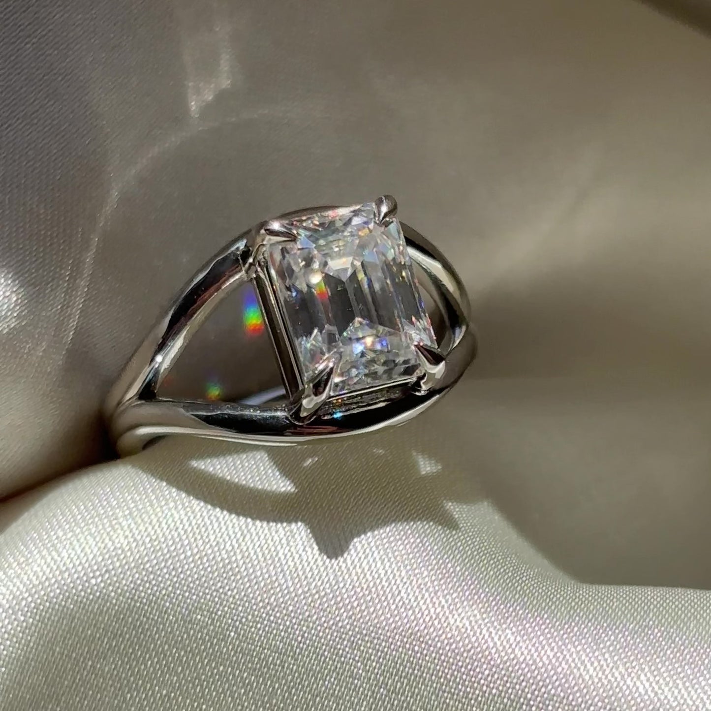 The Elise Ring - 2.8ct Moissanite Split Shank Emerald Solitaire