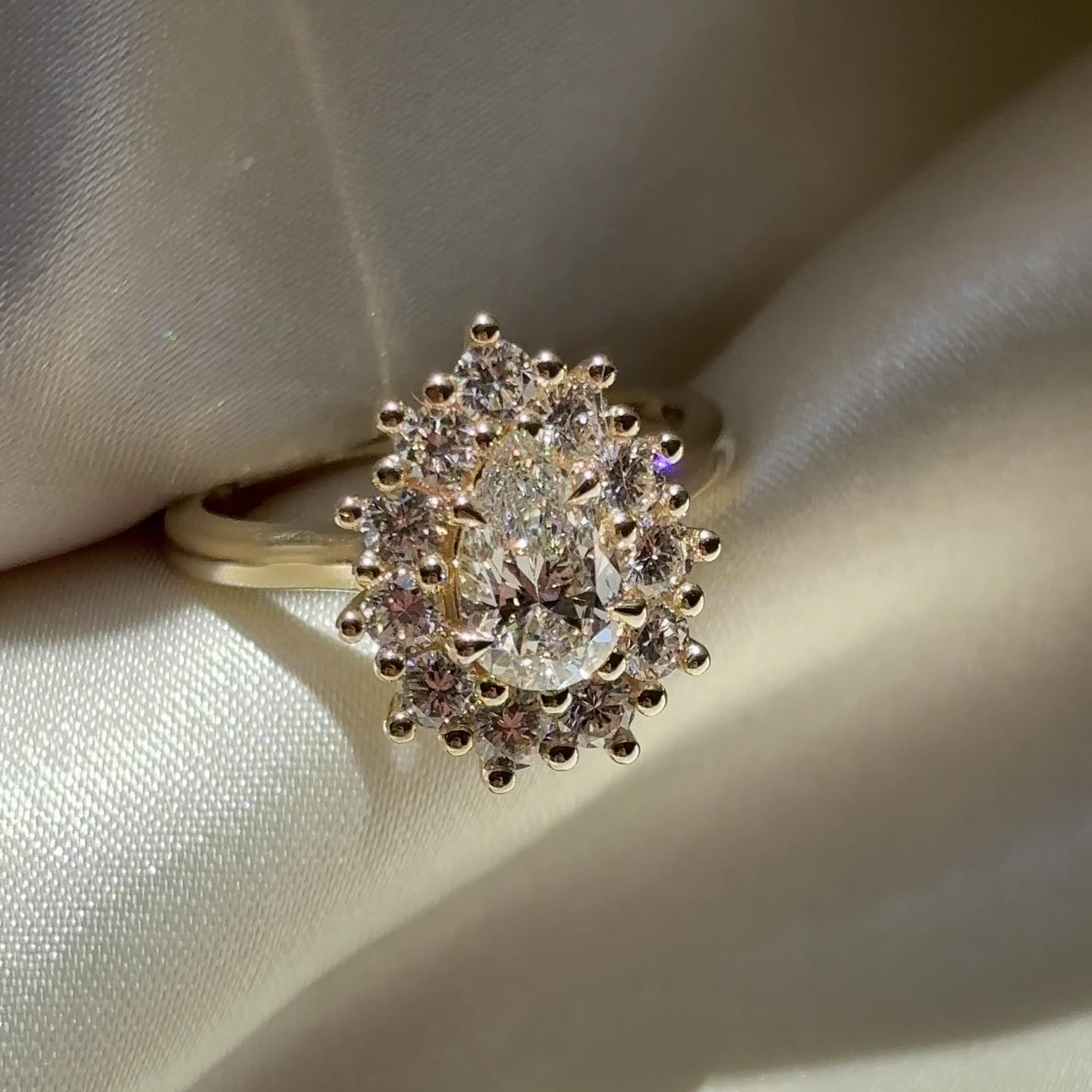 HALO TORNADE ゴールドリム 26インチ(2本セット) The Eloise Ring - 0.72ct Lab Grown Diamond Pear Antique Halo - TMC
