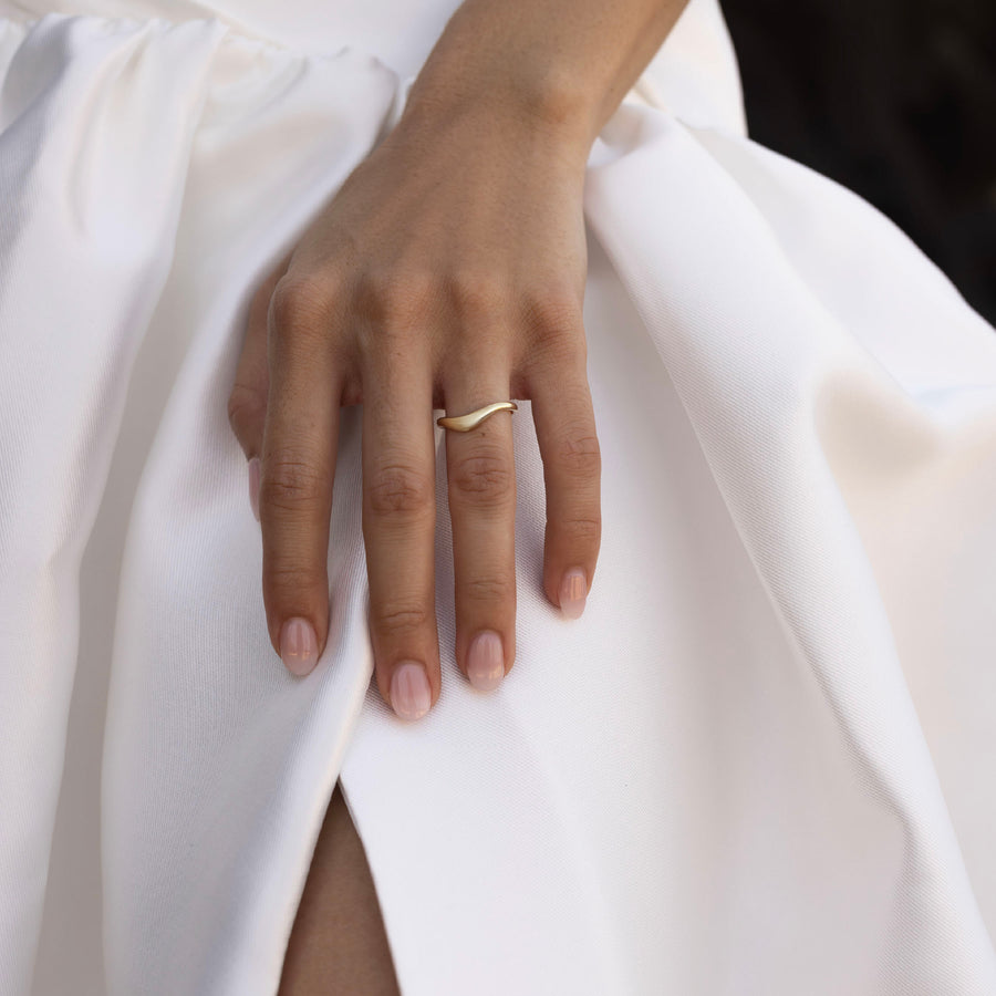 The Eve Ring - Curved Wedding Ring