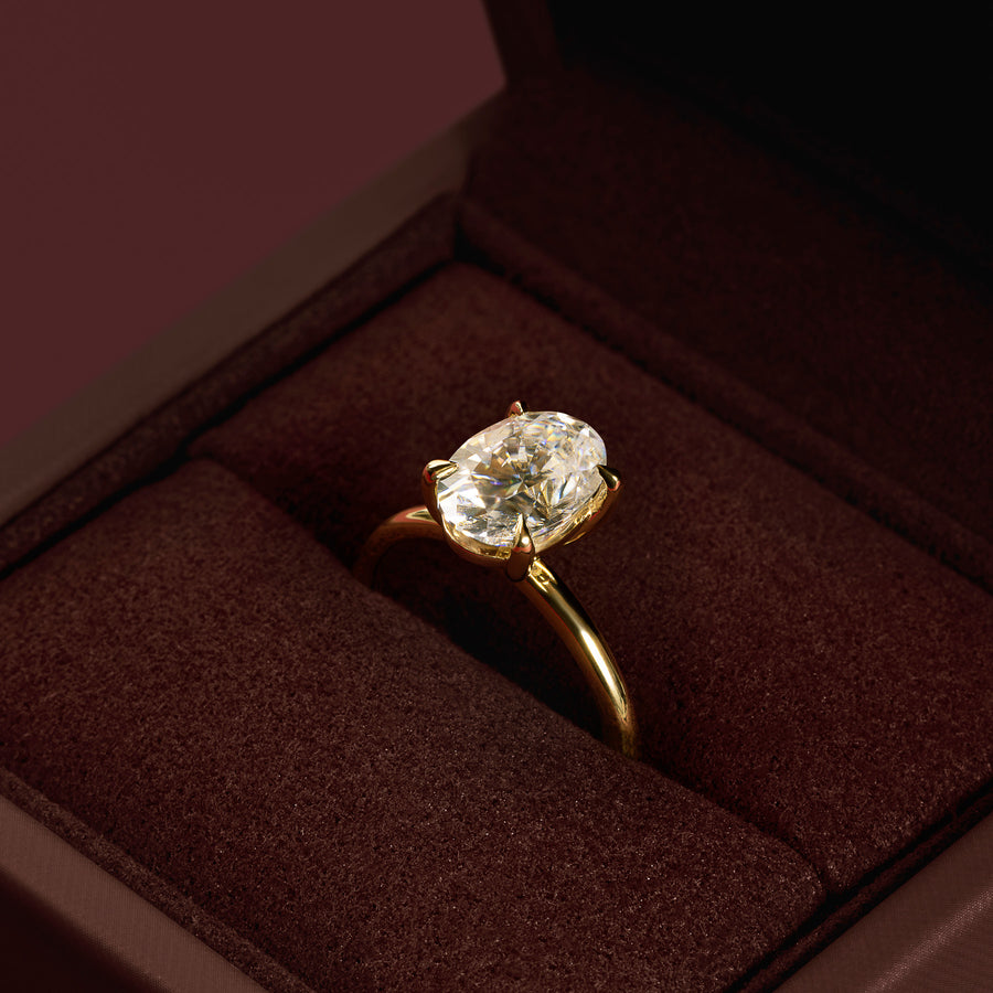 The Luise Ring - 2.5ct Moissanite Oval Solitaire