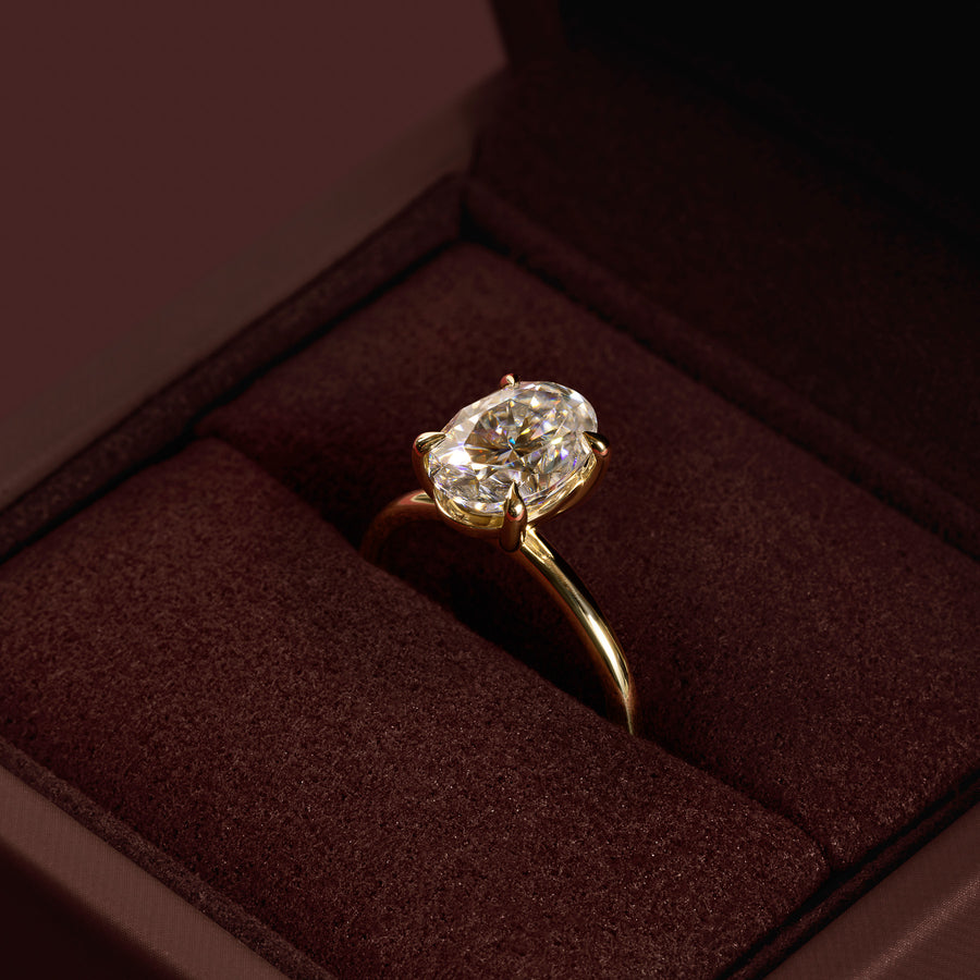 The Luise Ring - 2.5ct Moissanite Oval Solitaire