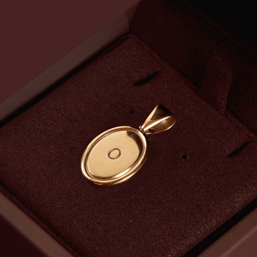 The Signature Oval 'O' Letter Pendant