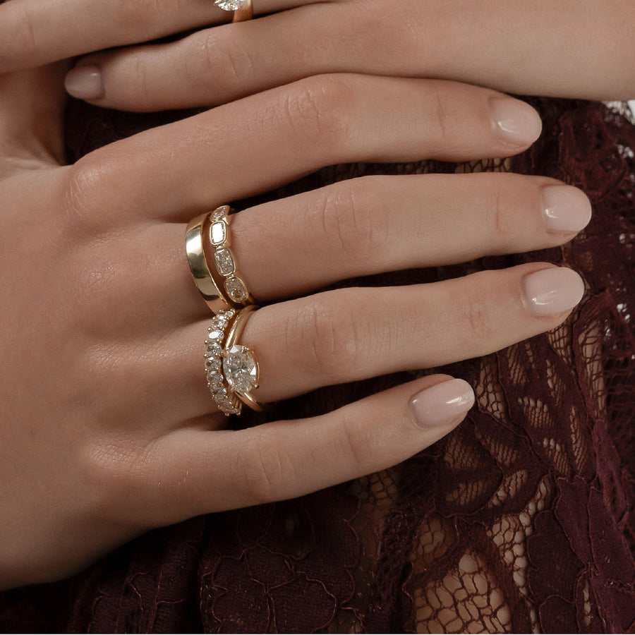 The Maya Ring - Oval Curved Solitaire