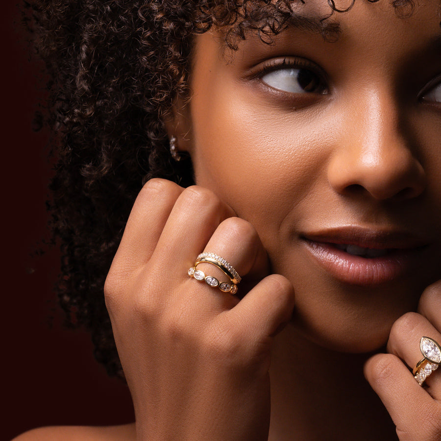 The Harper Ring - Horizontal Oval Bezel Wedding Ring