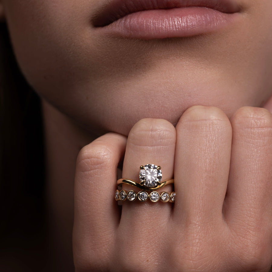 The Maya Ring - Round Curved Solitaire