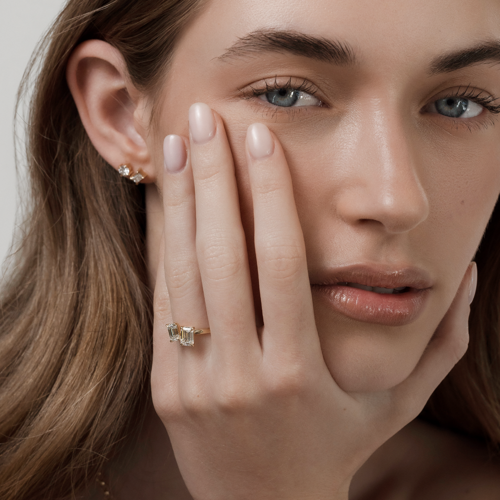 
                      
                        The Audrey Ring - Emerald Toi et Moi
                      
                    