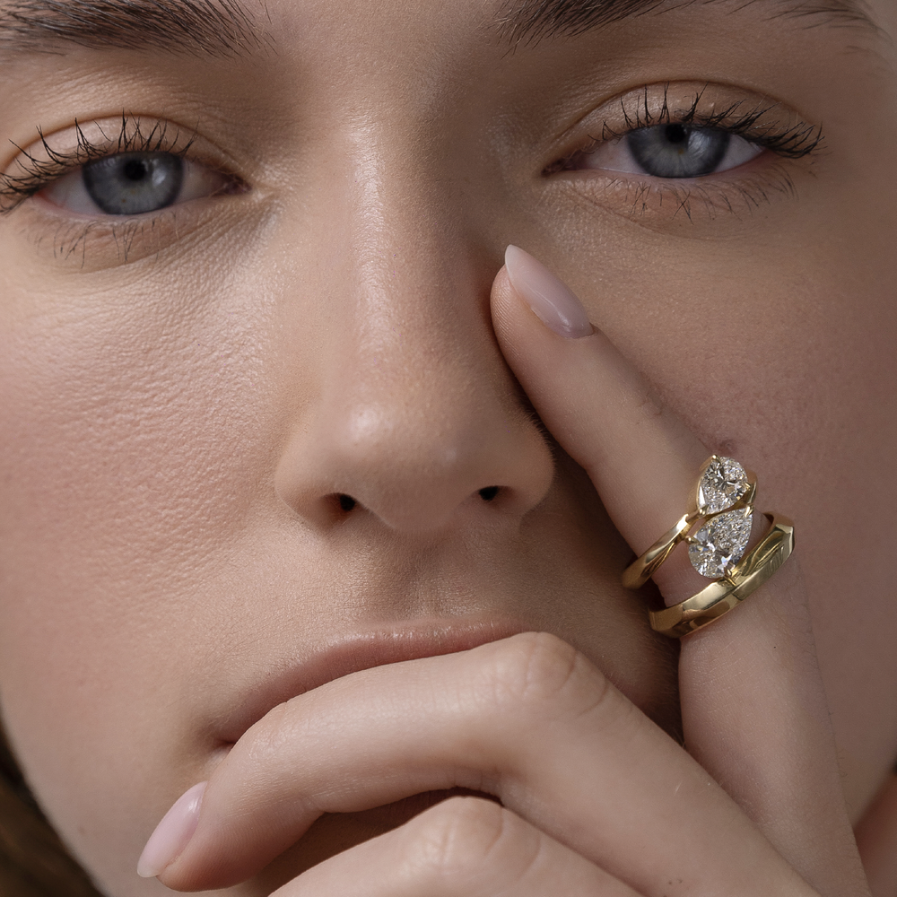 The Isabeau Ring - Twisted Knife Edge Pear Toi et Moi