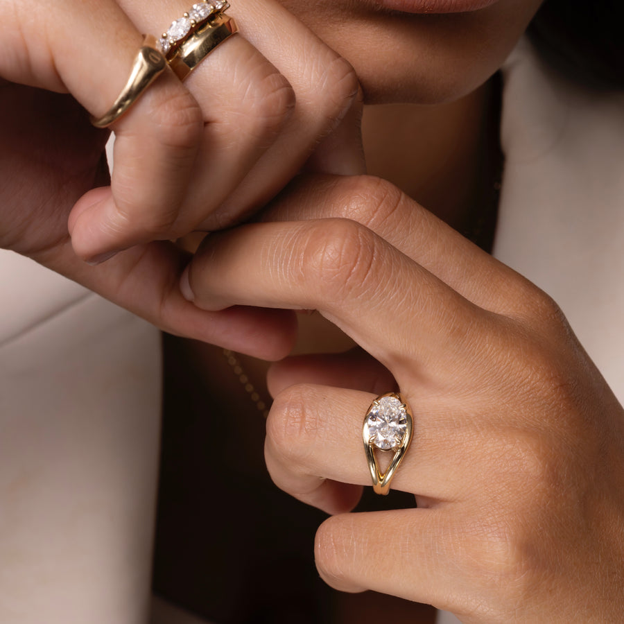 The Aleasa Ring - Split Shank East-West Oval Solitaire