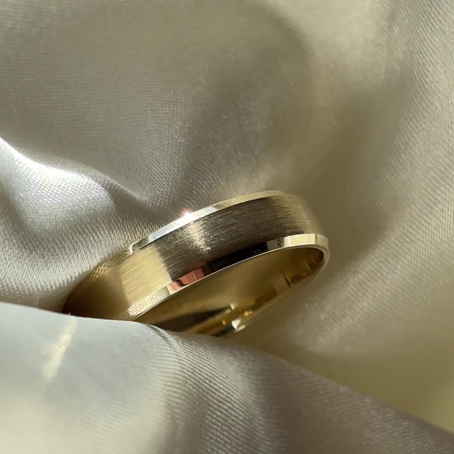 The Calihan Ring - 9K Yellow Gold