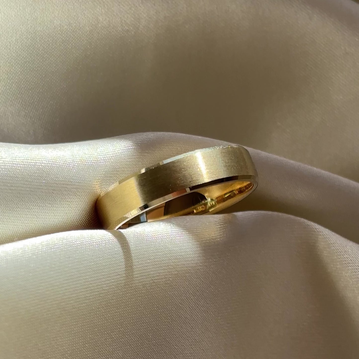 The Calihan Ring - 9K Yellow Gold