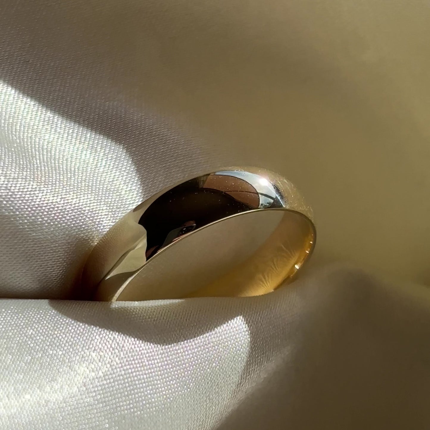 The Theo Ring - 9K Yellow Gold
