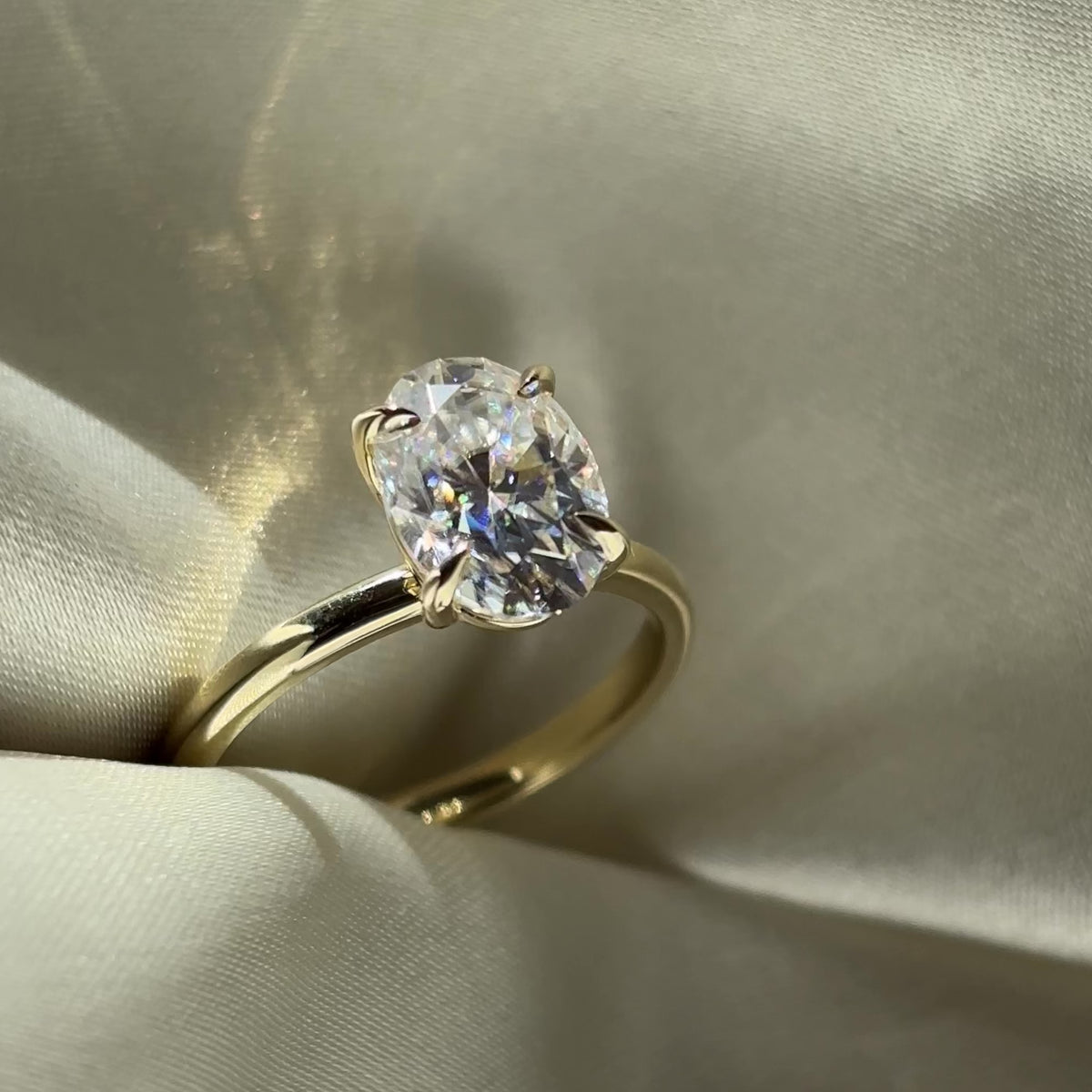 The Luise Ring® - 2.5ct Moissanite Oval Solitaire