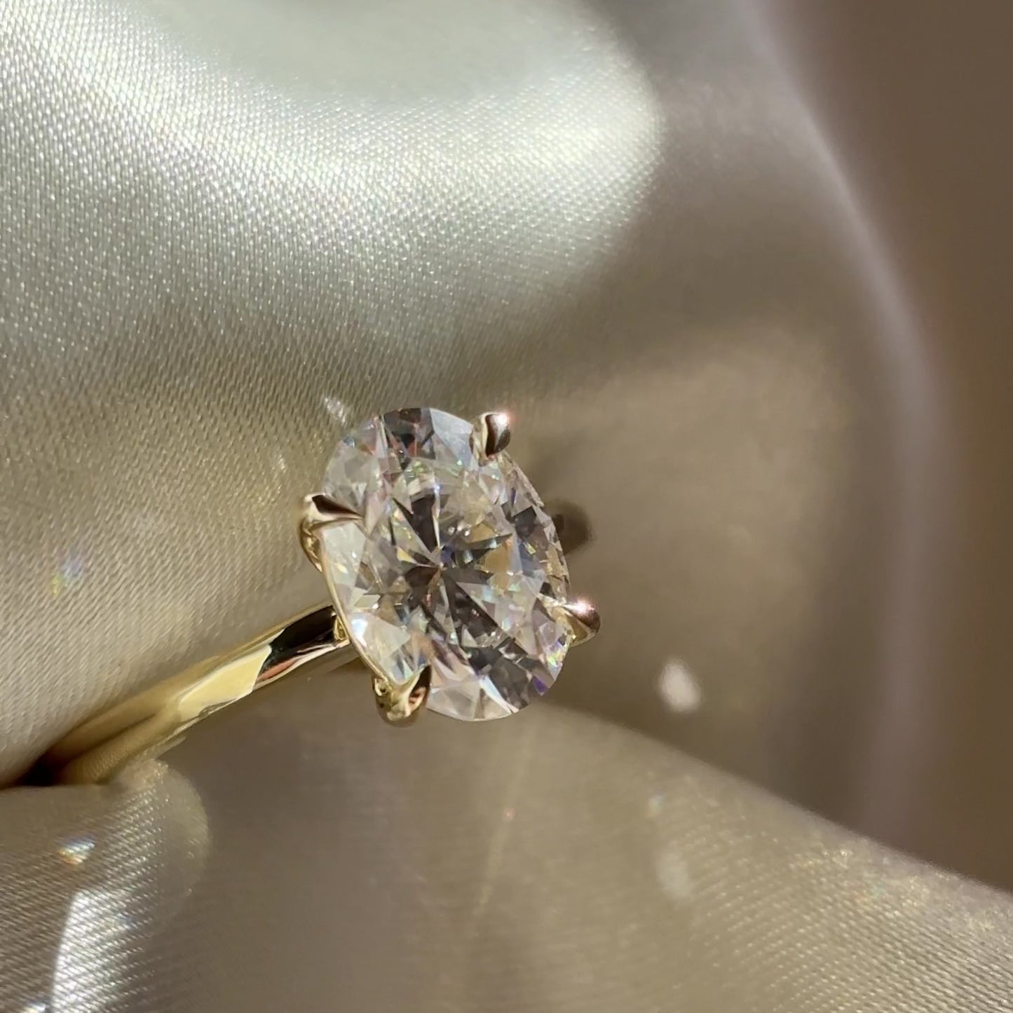 The Luise Ring® - 2.5ct Moissanite Oval Solitaire