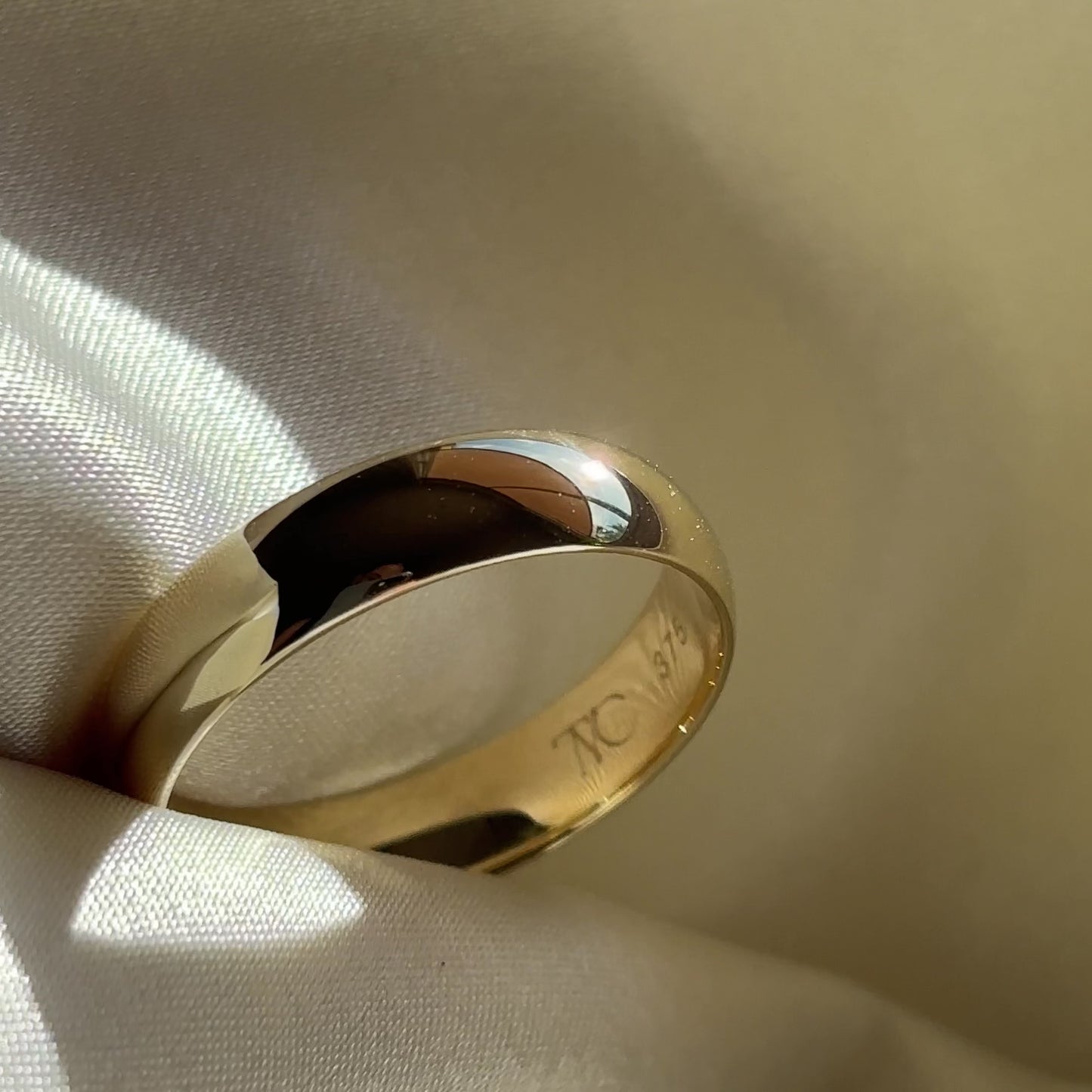 The Theo Ring - 9K Yellow Gold