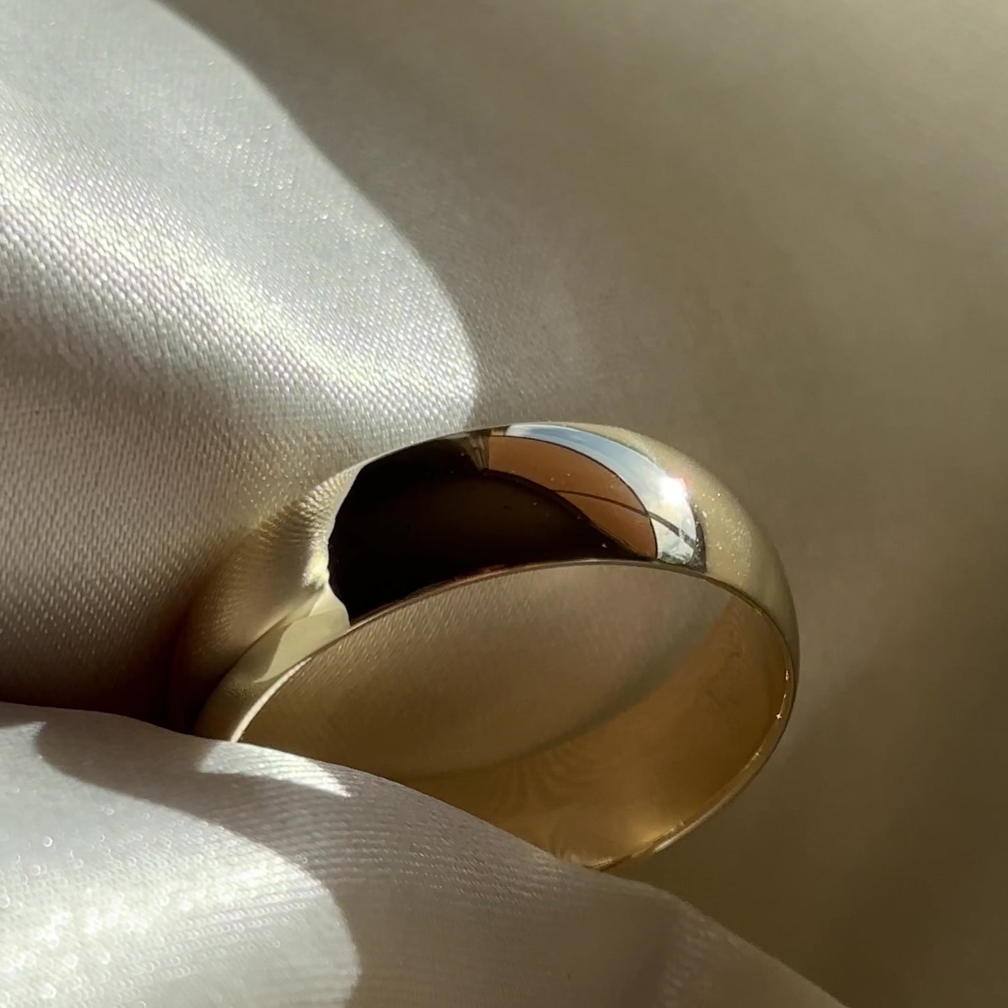 The Theo Ring - 9K Yellow Gold