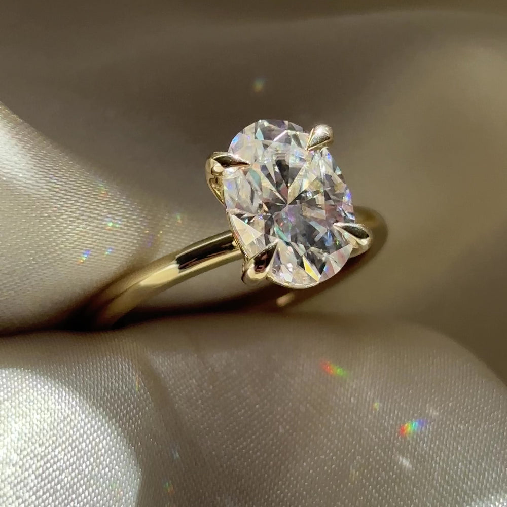 The Luise Ring® - 2.5ct Moissanite Oval Solitaire