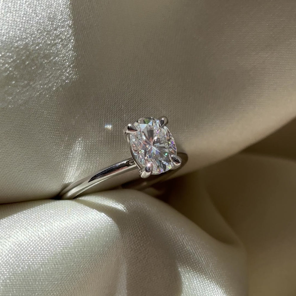 
                      
                        Load and play video in Gallery viewer, The Luise Ring - 1.5ct Moissanite Oval Solitaire
                      
                    