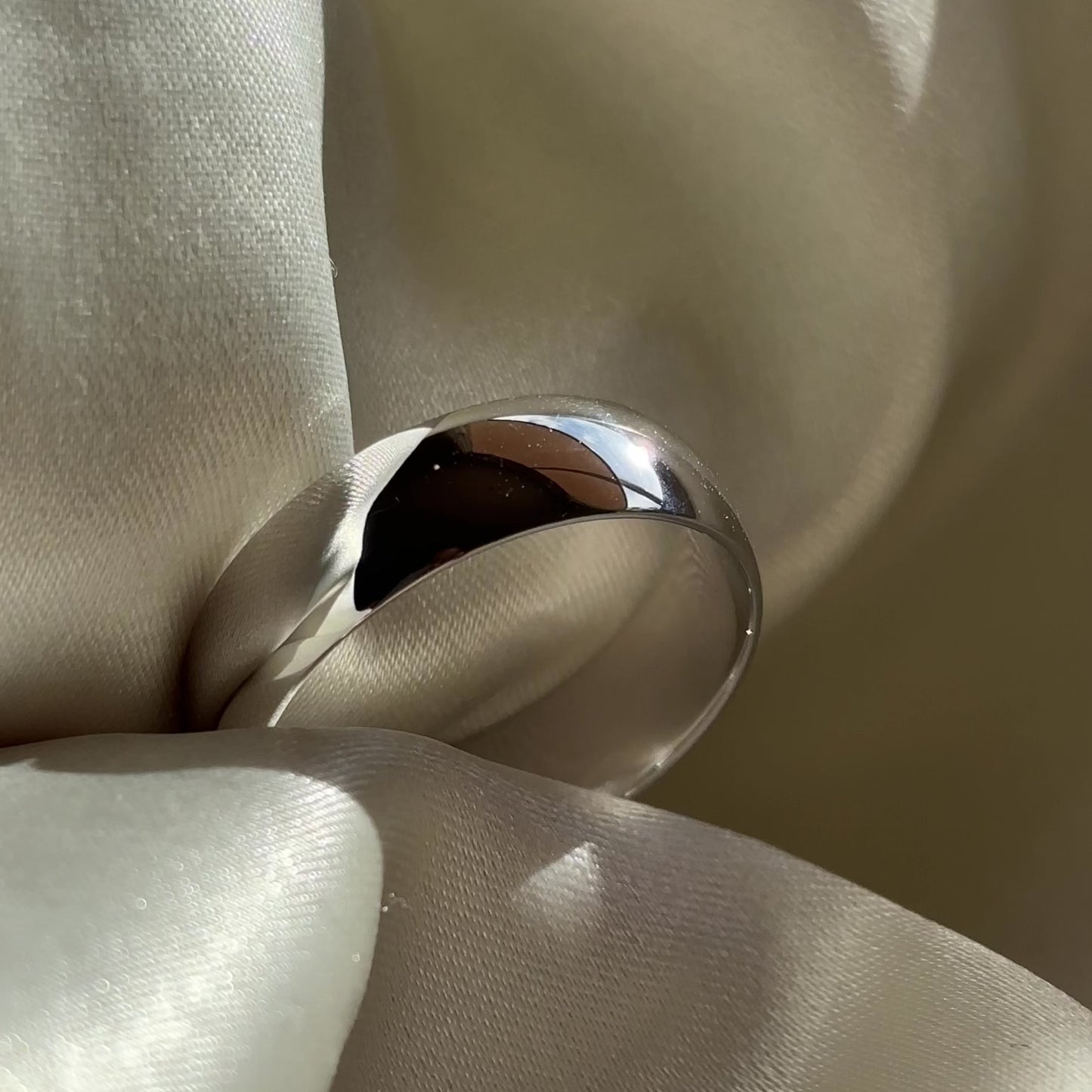 The Theo Ring - 9K White Gold