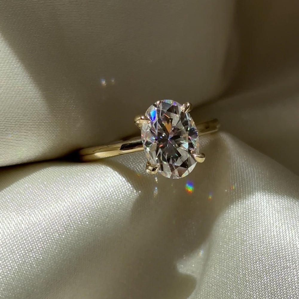 
                      
                        Load and play video in Gallery viewer, The Luise Ring - 2.5ct Moissanite Oval Solitaire
                      
                    