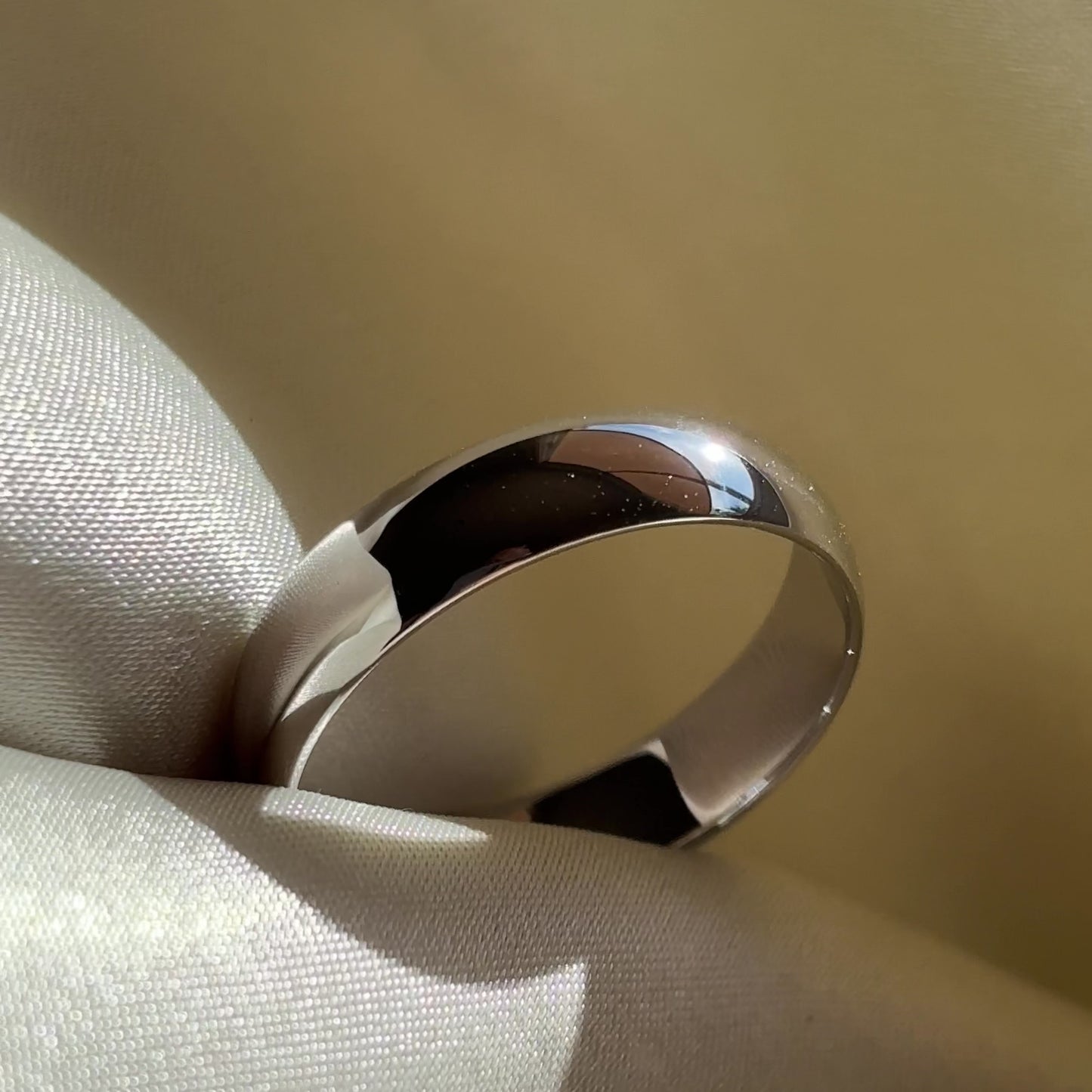 The Theo Ring - 9K White Gold