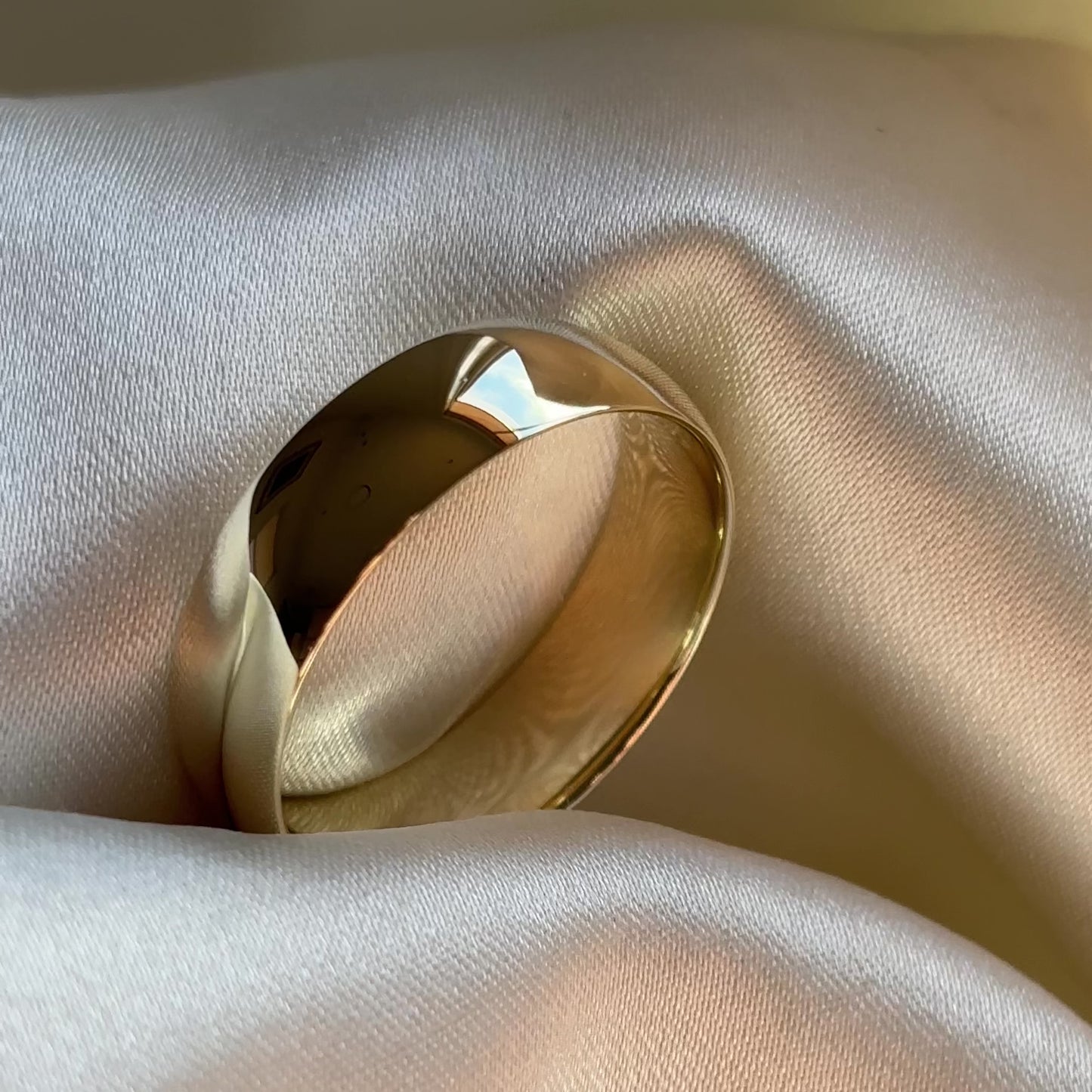 The Theo Ring - 9K Yellow Gold